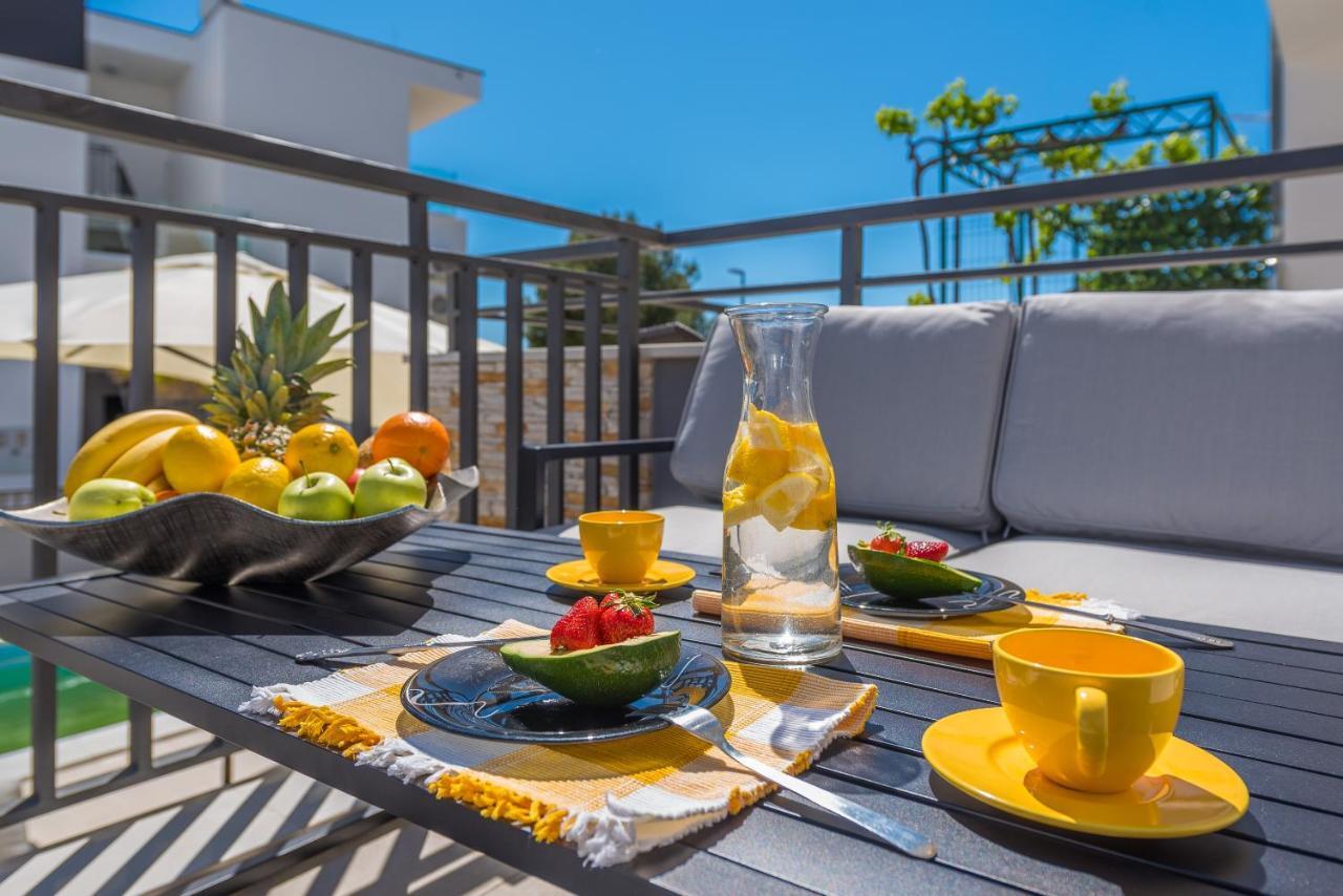 Villa Seaview With Pool - Apartment Yellow Trogir Eksteriør bilde
